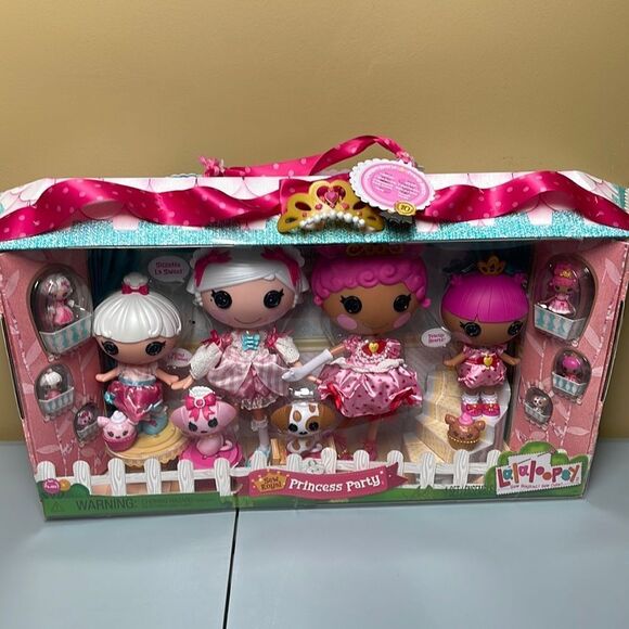 Lalaloopsy Sew royal Princess Party 8 pack, in reuseable Castle, Lalaloopsy - Picture 2 of 8